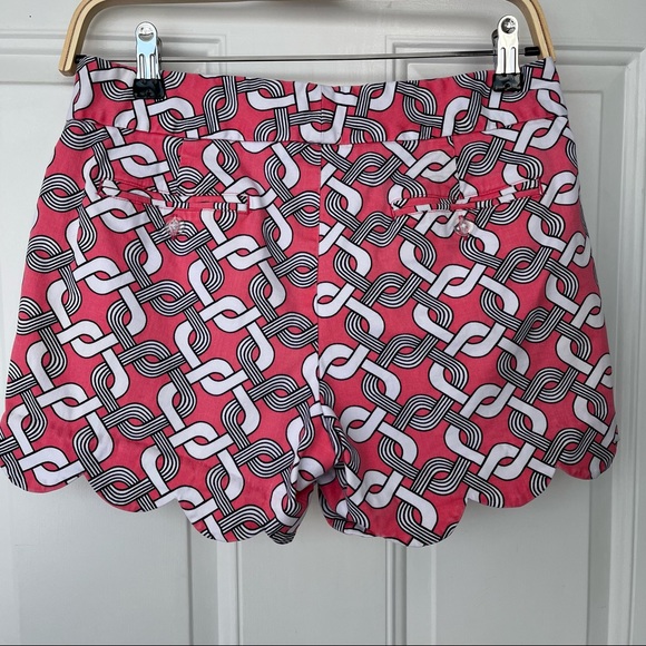 •Crown & Ivy• Patterned Scalloped Hem Shorts -Size 4 - Picture 7 of 10